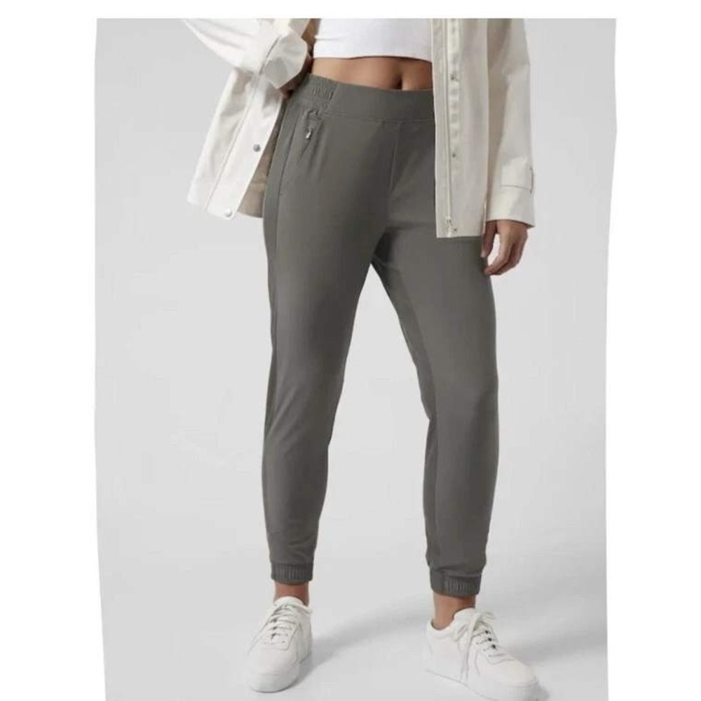 Athleta Brooklyn Jogger 6 Olive Green Sporty Minimalist Gorpcore Sleek Travel